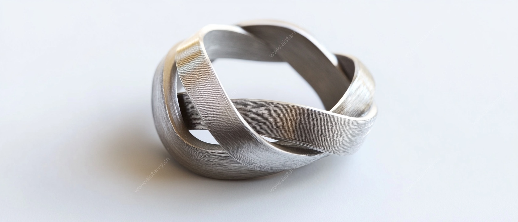 银色交错几何造型戒指